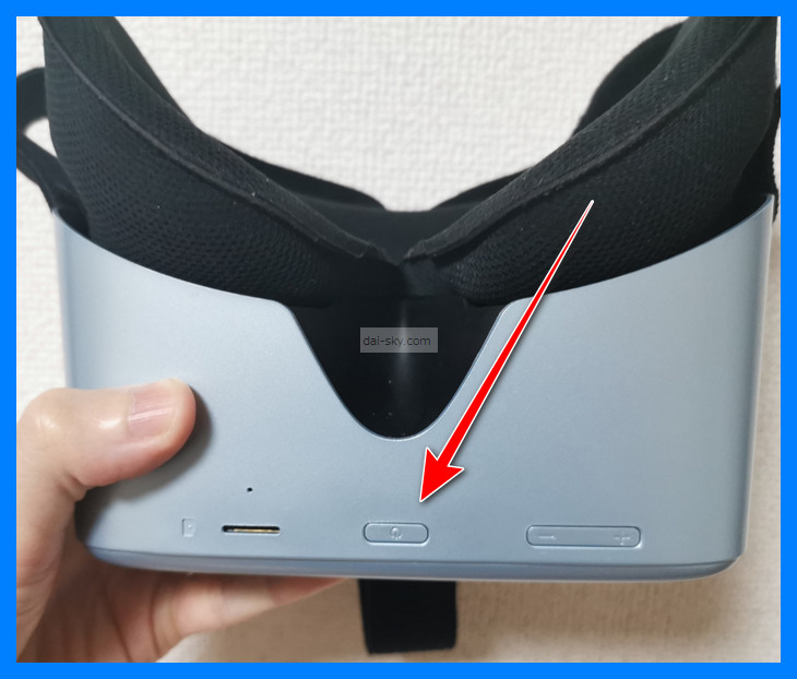 SKYWORTH VR眼鏡底部的電源鍵